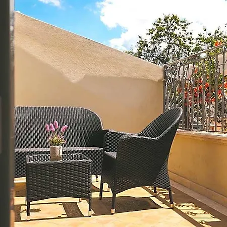 Le Residenze Del Centro מלון דירות 3*