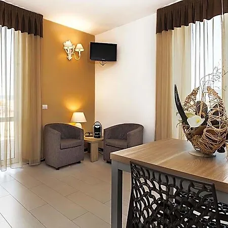 Le Residenze Del Centro מלון דירות 3*